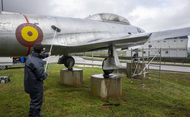 Un lavado de cara para los aviones de la rotonda del Seve Ballesteros