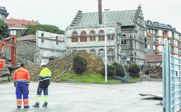 El Palacio Jaime del Amo se despide de un tercio de su estructura original