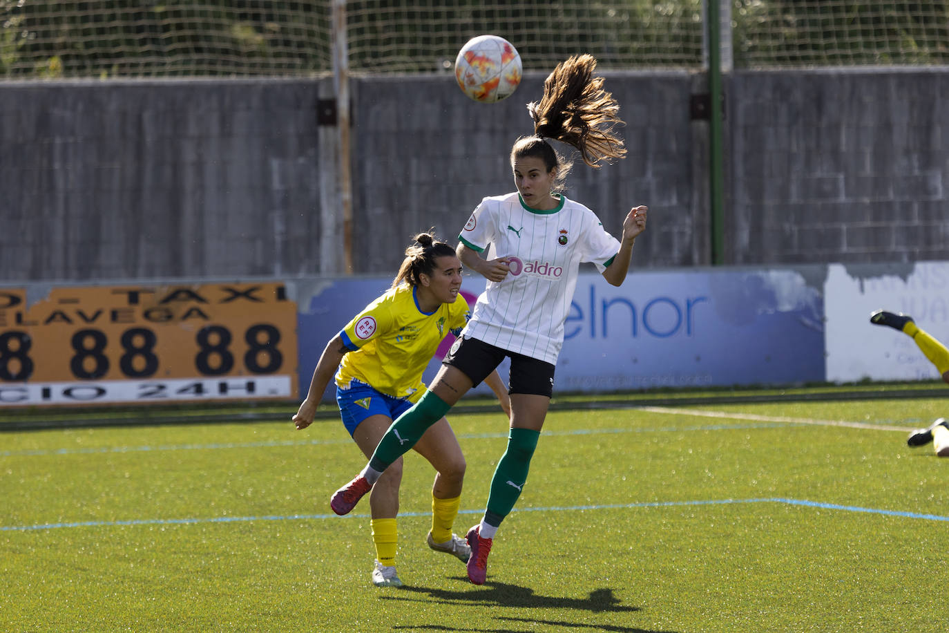 El Racing Féminas golea al Friol en una gran primer parte