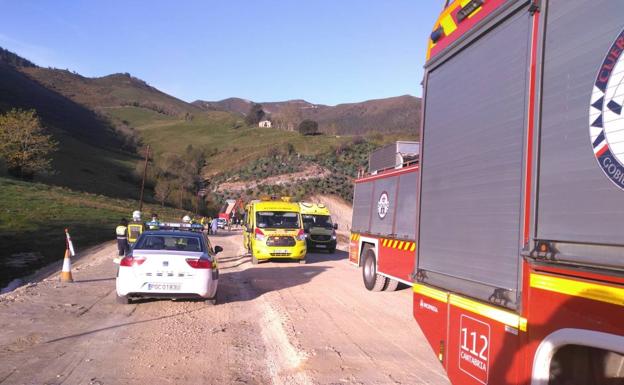 Investigan la muerte del camionero que cayó de la cabina de su vehículo en Valdáliga