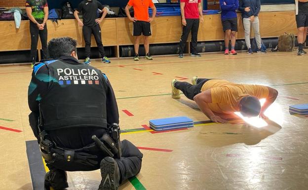 Casi un centenar de aspirantes se presentan a las pruebas físicas para dos plazas de Policía Local en El Astillero