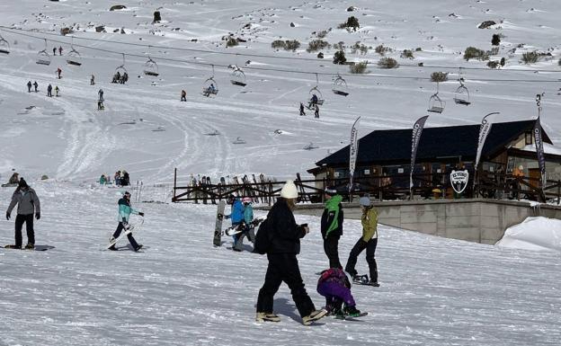 Alto Campoo mantiene el precio de 125 euros del forfait anual para los abonados de la temporada pasada