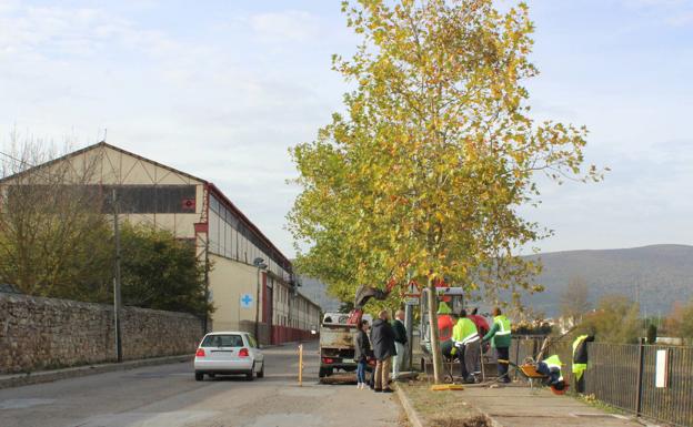 Reinosa arregla las aceras de la calle Polvorín y el paseo Alejandro Calonge