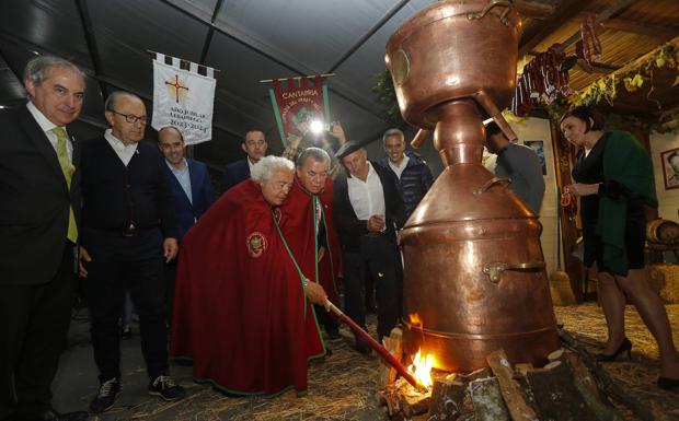 Sierra del Oso gana la Alquitara de Oro en la Fiesta del Orujo