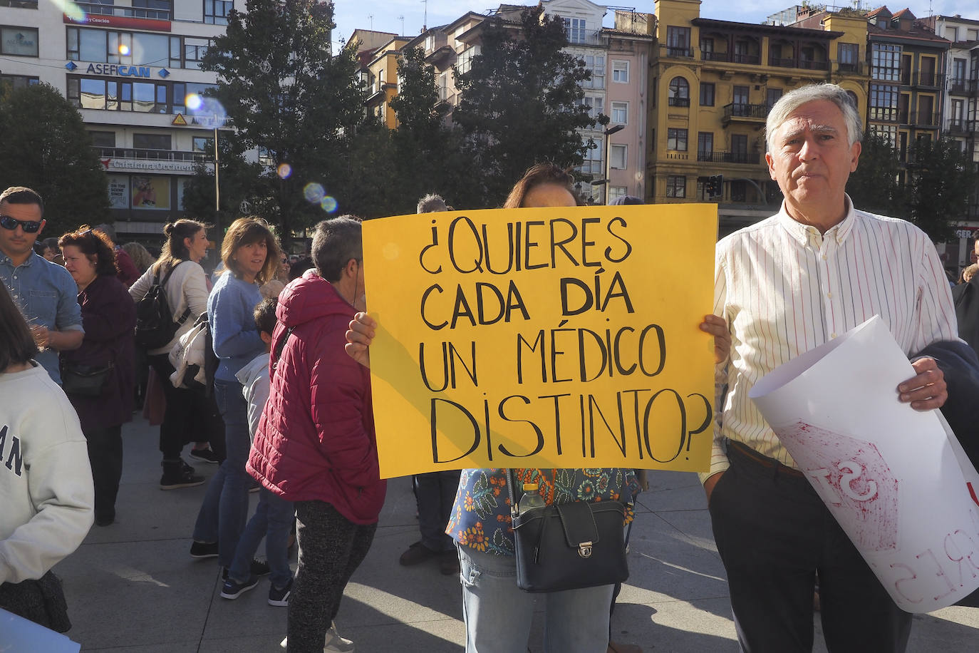 Médicos y ciudadanos se únen en Santander para reclamar la mejora de la Atención Primaria