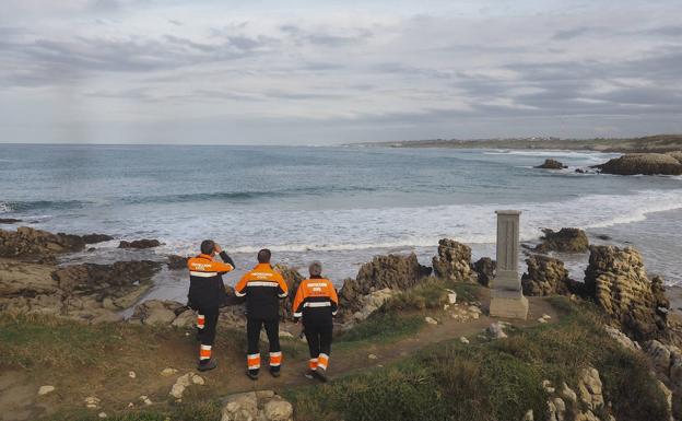 Activan el dispositivo de búsqueda de un joven de 23 años en la costa de Cueto