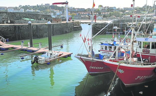 Los pescadores deportivos de Comillas estrenan pantalanes