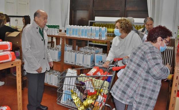 Cáritas de Los Corrales sale a la calle para reponer sus despensas