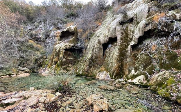 El inusual silencio que rodea a la cascada del Tobazo, en Valderredible