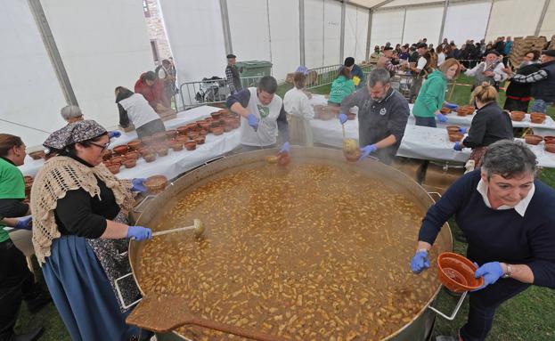 La feria de la alubia triunfa pese al mal tiempo