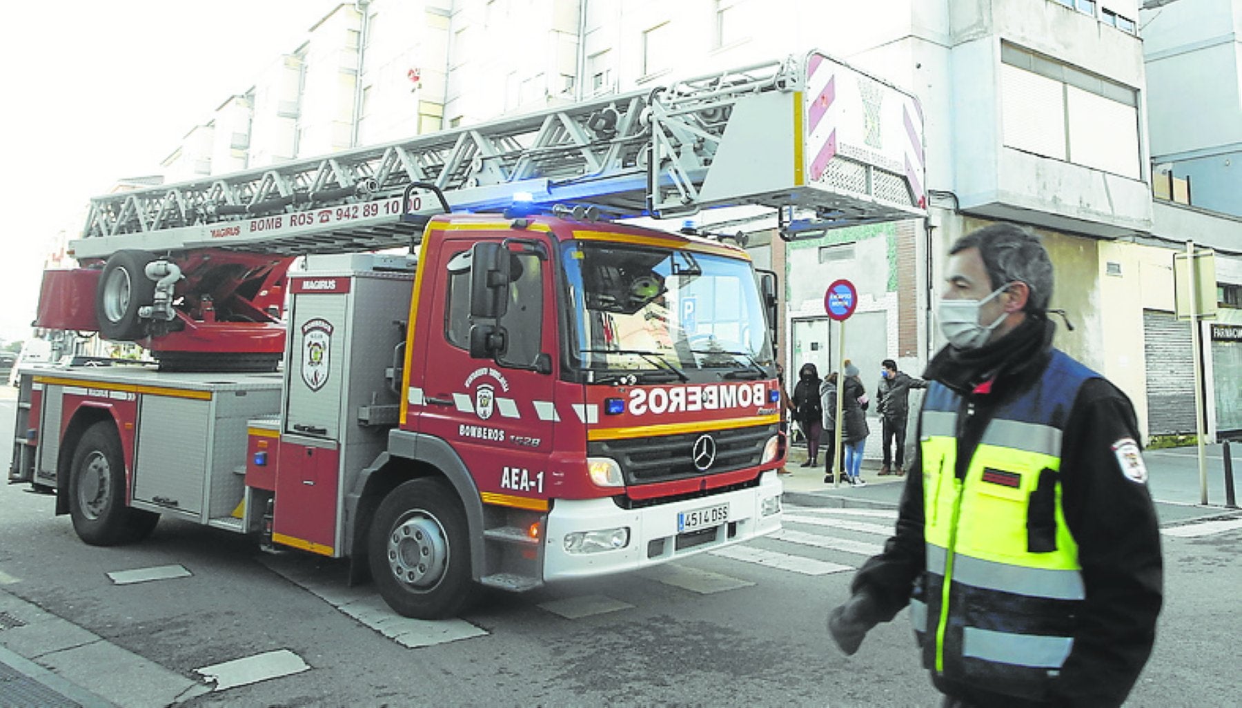 El Parque de Bomberos de Torrelavega incorpora una autoescala y un camión autobomba por 284.000 euros