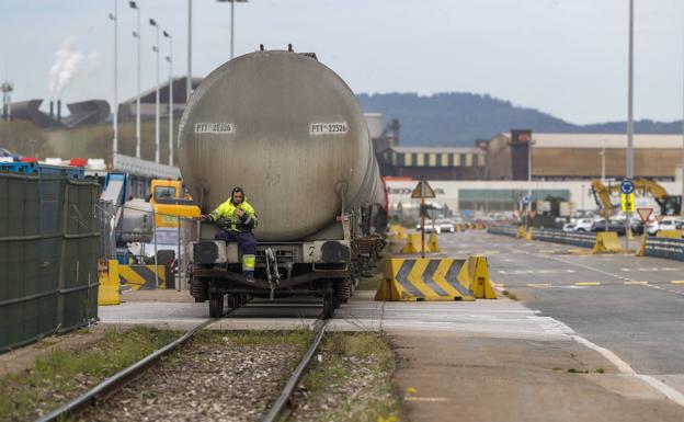 El Puerto de Santander invertirá 5,5 millones en un nuevo acceso por tren al Espigón Central de Raos