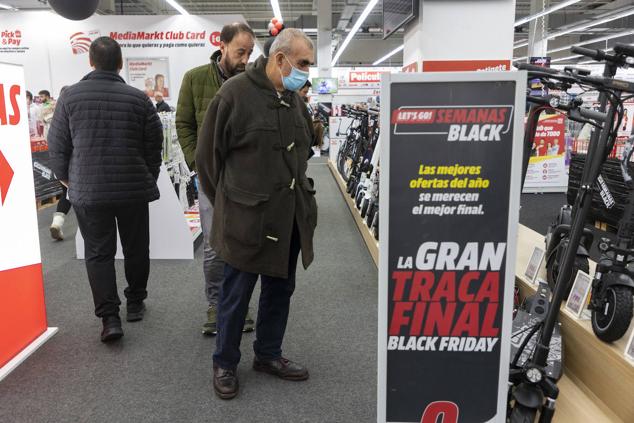 Colas para comprar en el Viernes Negro