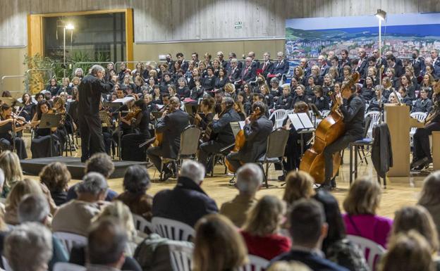 Un 'Aleluya' con 300 voces solidarias