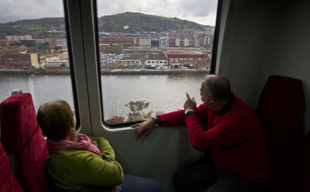 Los partidos cántabros viajan juntos a Bruselas para reivindicar el tren a Bilbao