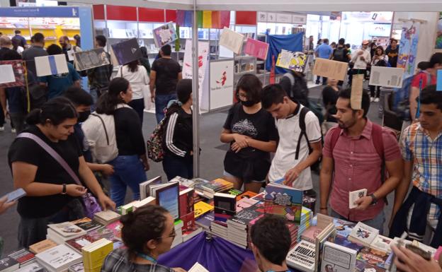 La editorial cántabra La Vorágine participa en la Feria Internacional del libro de Guadalajara, en México