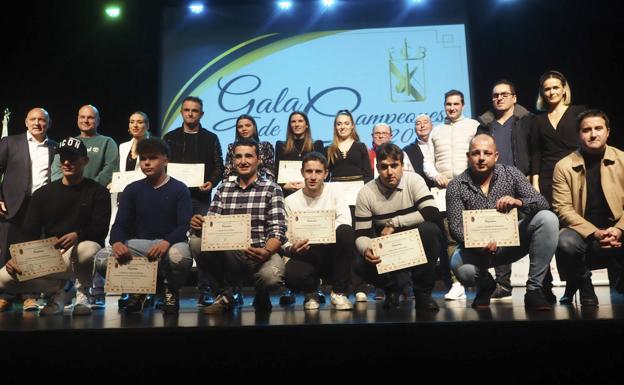 Los bolos despiden el año con premios