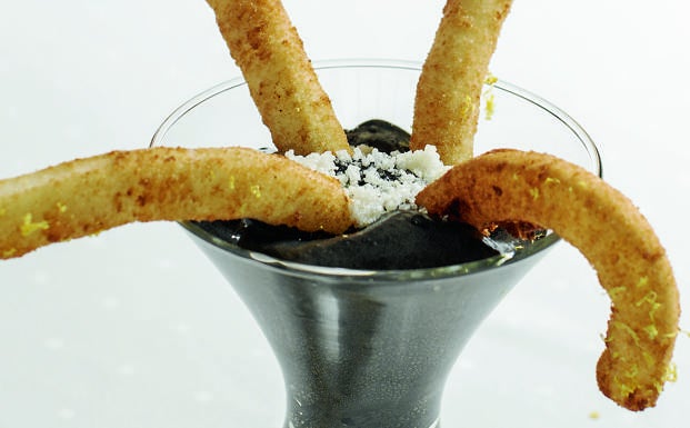La receta del chef: rabas con espuma de alioli en su tinta