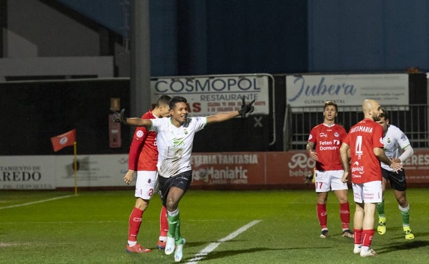 El derbi entre Laredo y Rayo Cantabria se tiñe de verdiblanco