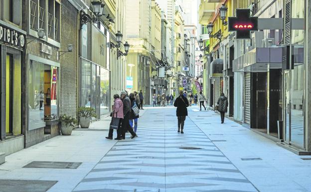 Finaliza la primera fase de las obras en la calle San Francisco, lista para Navidad