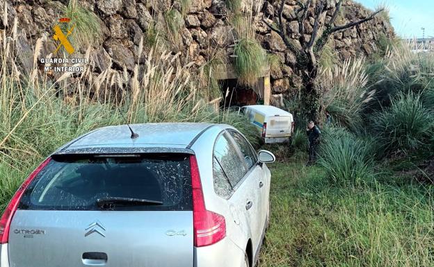 Tres jóvenes detenidos en Piélagos por robar una furgoneta en Peñacastillo