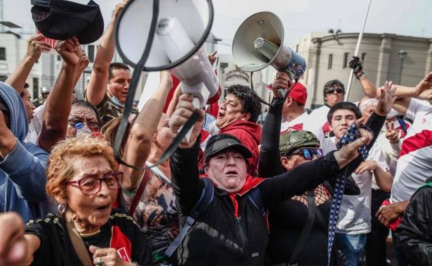 Lima vive tranquila el golpe de estado más extraño en la historia de la ciudad