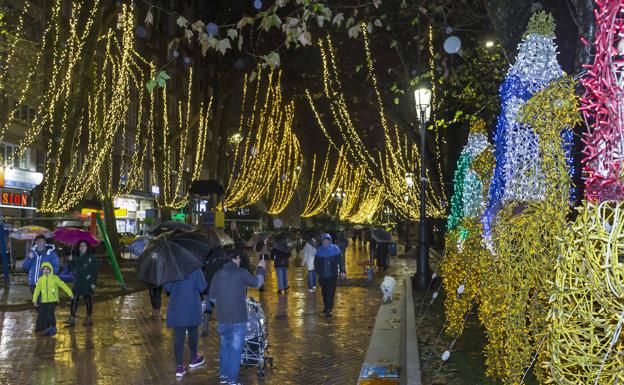 La Alameda de Oviedo se llena de luz por Navidad: «Es precioso»