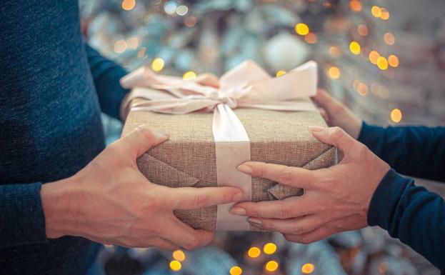 Amigo invisible: el práctico sistema para que todos tengamos regalo en Navidad se sofistica cada vez más