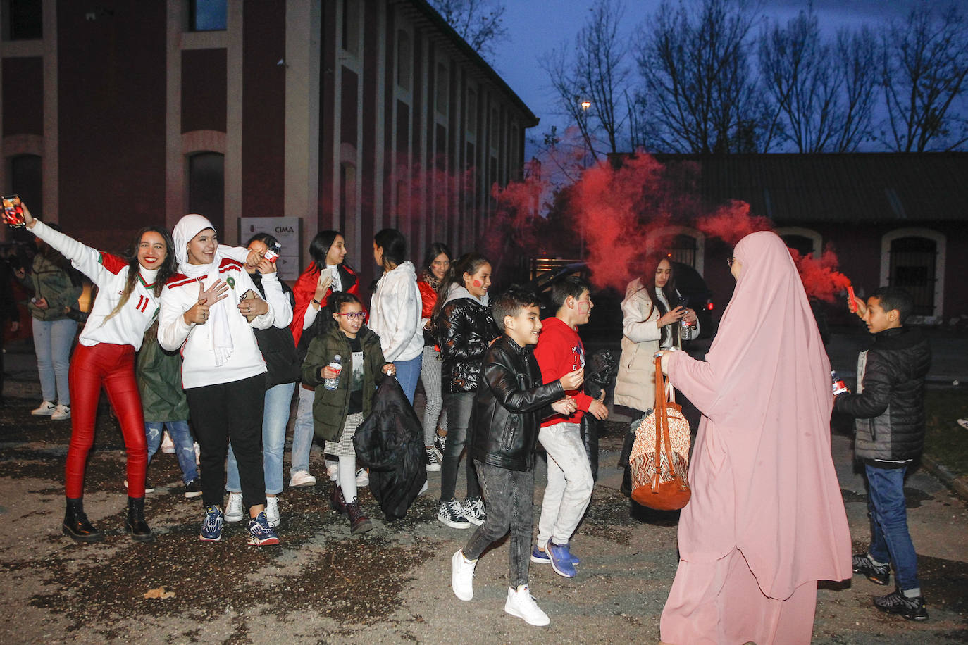 La colonia marroquí celebra en Torrelavega el pase a semifinales