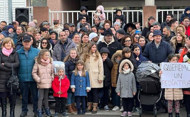 Cientos de personas reclaman en Reinosa un servicio digno de pediatría