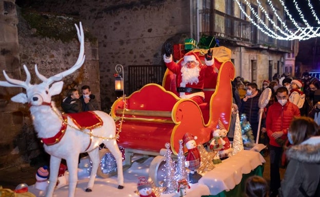 Papá Noel abre su casa en Cartes