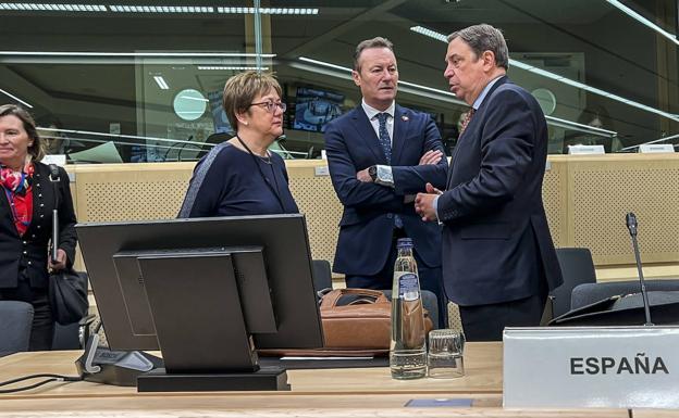 Cantabria insiste en Europa en la necesidad de los controles de la población de lobos