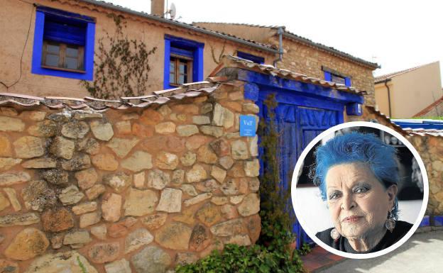 Vendida la 'Casa Azul' de Lucía Bosé para convertirla en un alojamiento rural