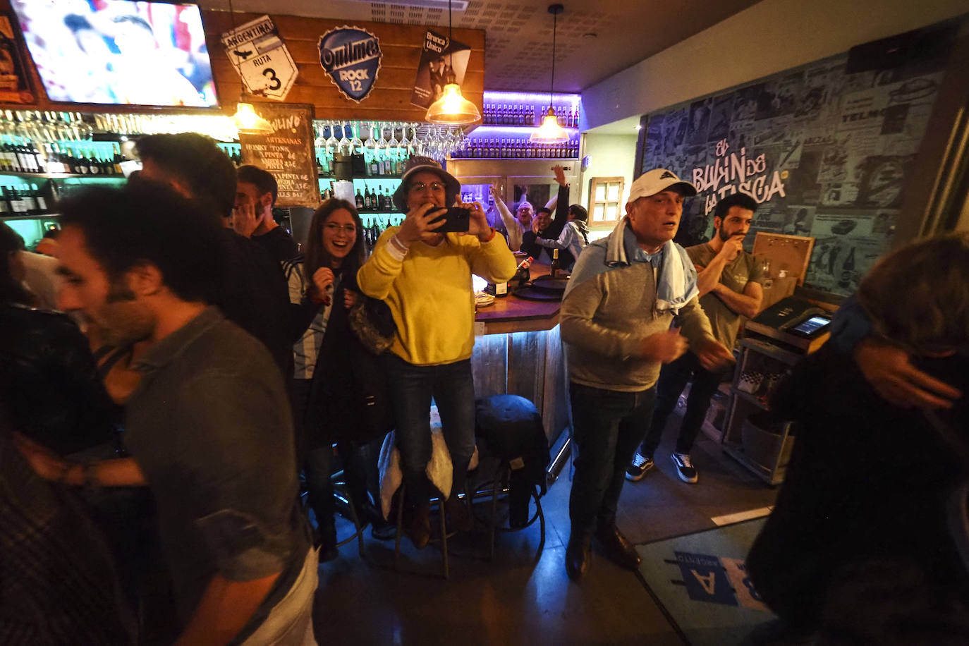 Así vivieron los aficionados argentinos en Santander el partido