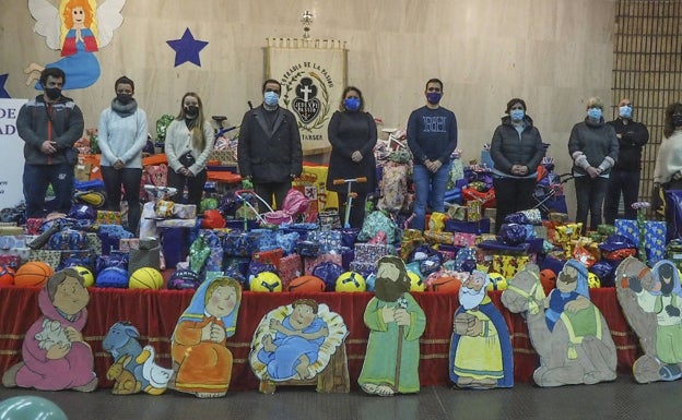 Recogida solidaria de juguetes de la Archicofradía de La Pasión