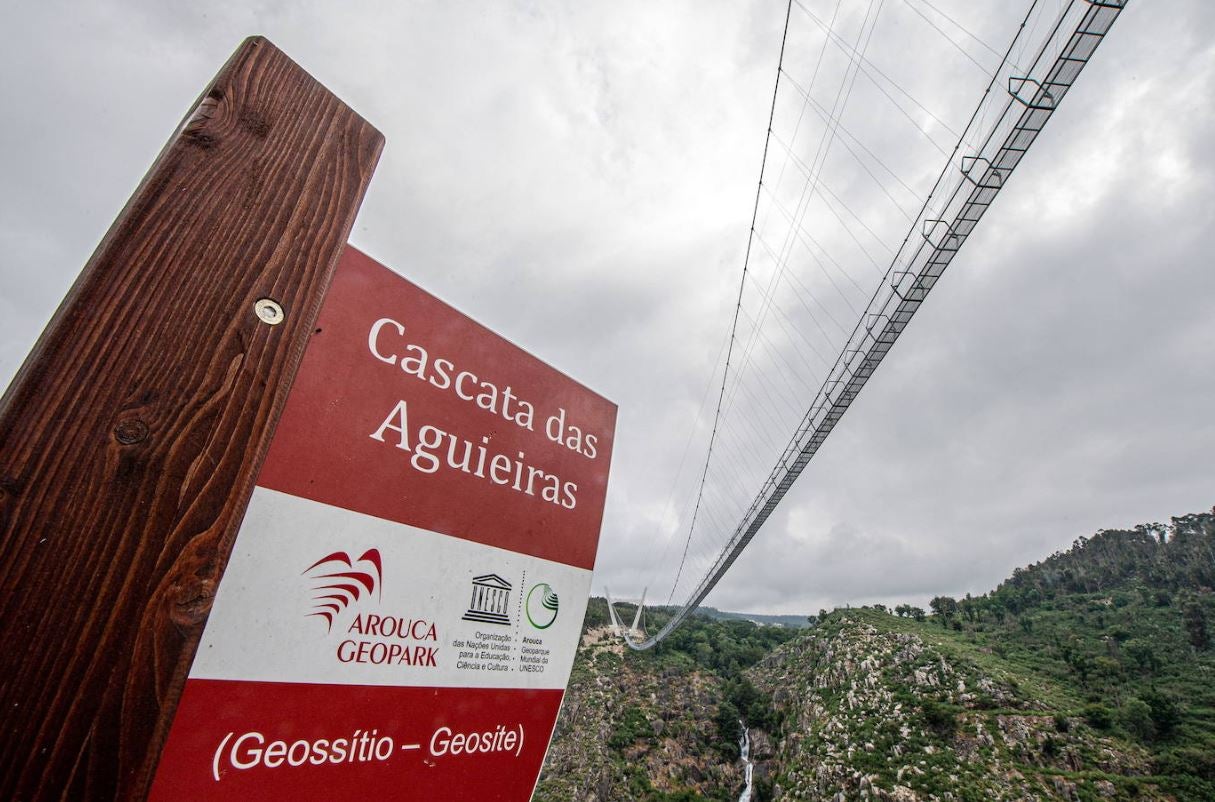 ¿Cruzarías por este puente peatonal de 516 metros? Está en Portugal