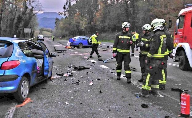 Sigue muy grave en la UCI de Valdecilla uno de los tres heridos del accidente mortal de Rasines