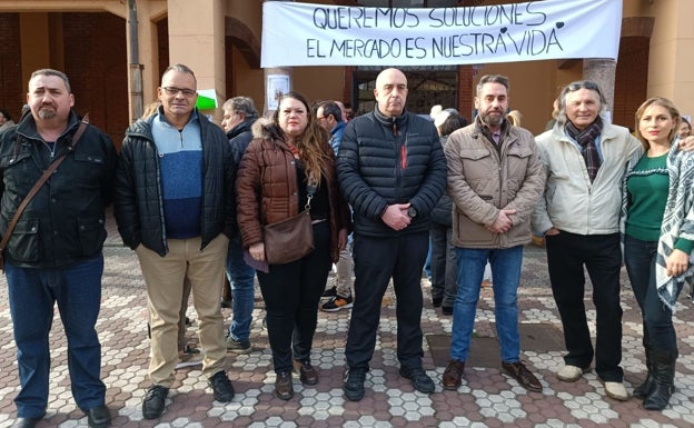 VOX Laredo denuncia que «PSOE-PRC abandonan a su suerte a las familias del Mercado de Abastos»