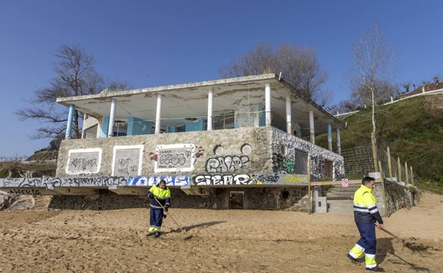 El PSOE pide sacar el Balneario de La Horadada del Plan Especial de El Sardinero para que pueda ser derribado