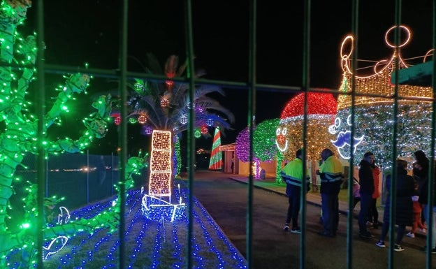 ...Y la casa de la Navidad de Parbayón se ha encendido ya