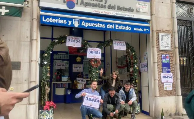 Los «hermanos de la suerte» de Calvo Sotelo reparten 220.000 euros en Santander