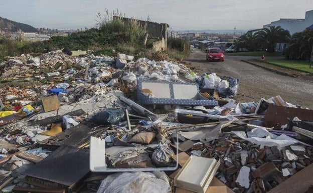 Camargo sanciona con hasta 2.000 euros los vertidos ilegales de basura y escombro