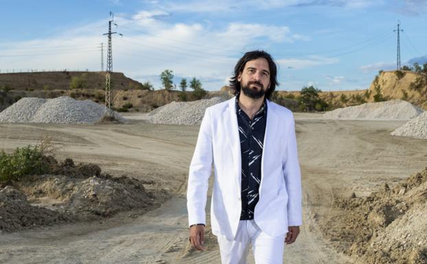 «Estoy encontrando quién soy yo haciendo canciones»