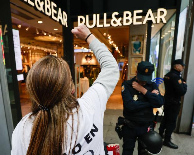 Los trabajadores de Stradivarius, Pull&Bear y Bershka en Cantabria anuncian una huelga el día 7