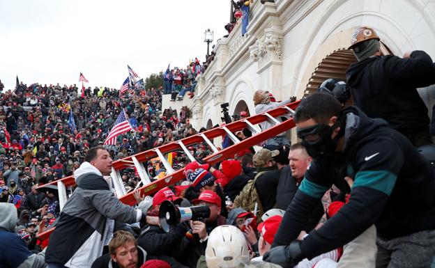 El comité que investiga el asalto al Capitolio pide al Congreso que prohíba a Trump volver a ser presidente