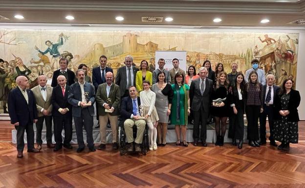 Los doctores Maldonado, Perales y Andrés Vera, premios al Mérito Profesional del Colegio de Médicos