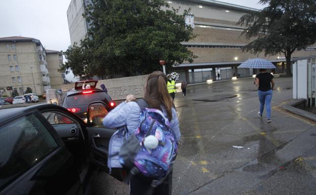 Mejora de la seguridad vial en los accesos a los colegios de Sierrapando