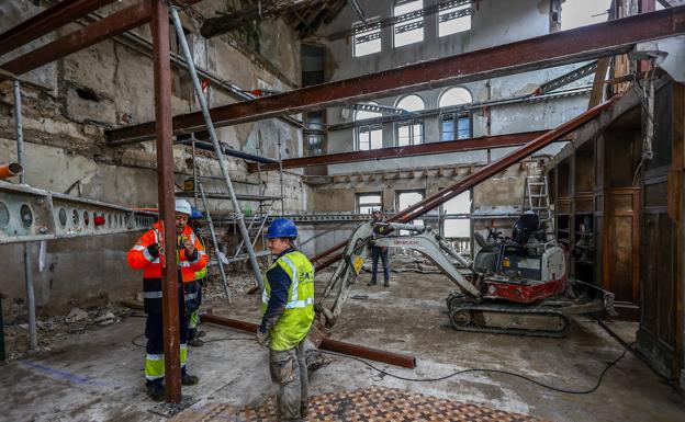 Comienza la demolición interior del palacio Jaime del Amo de Suances