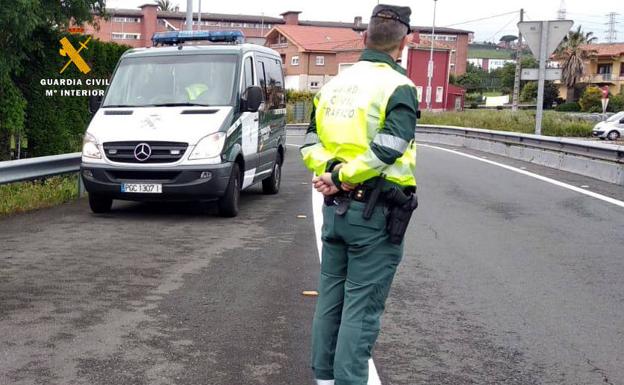 Investigan a un conductor sin carné que se dio a la fuga tras un accidente en Ribamontán al Mar