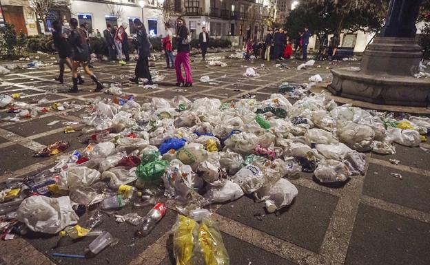 La Nochevieja deja, otra vez, toneladas de basura